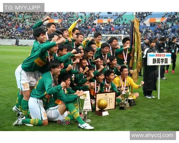 德国与日本足球明星的辉煌历程与影响力分析 德国与日本足球明星的辉煌历程与影响力分析