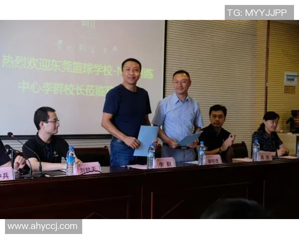 武打明星分享篮球教练的训练理念与团队合作精神的深刻见解